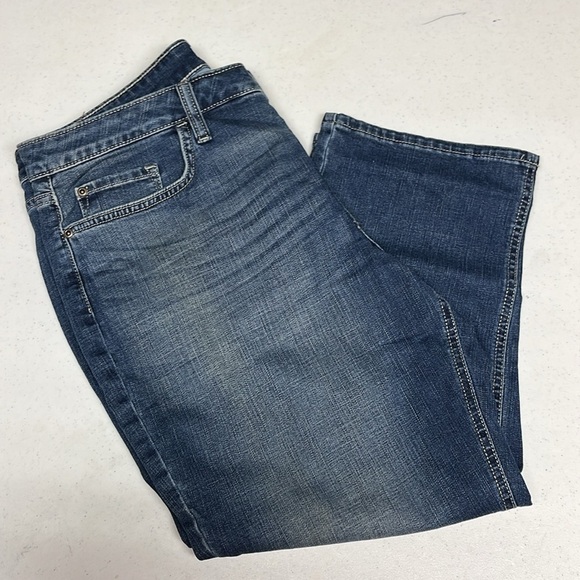 Lee Regular Fit Capri Mid Rise Jeans - Picture 2 of 15